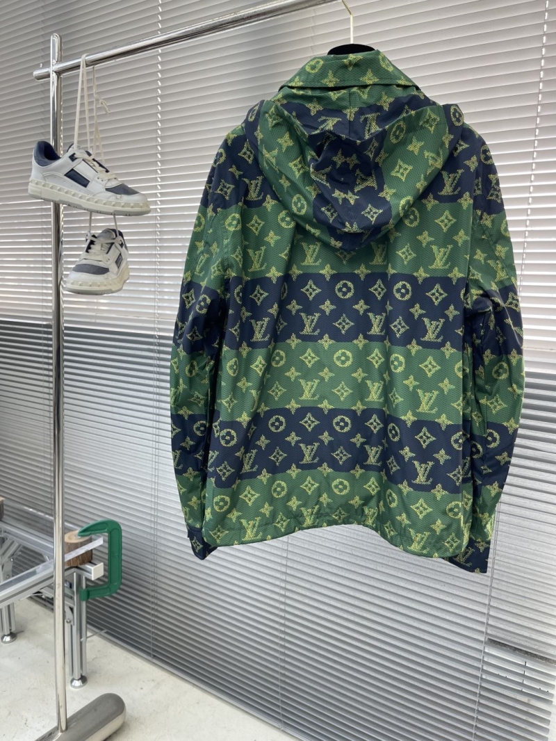 l0vis Vvtt0n outwear